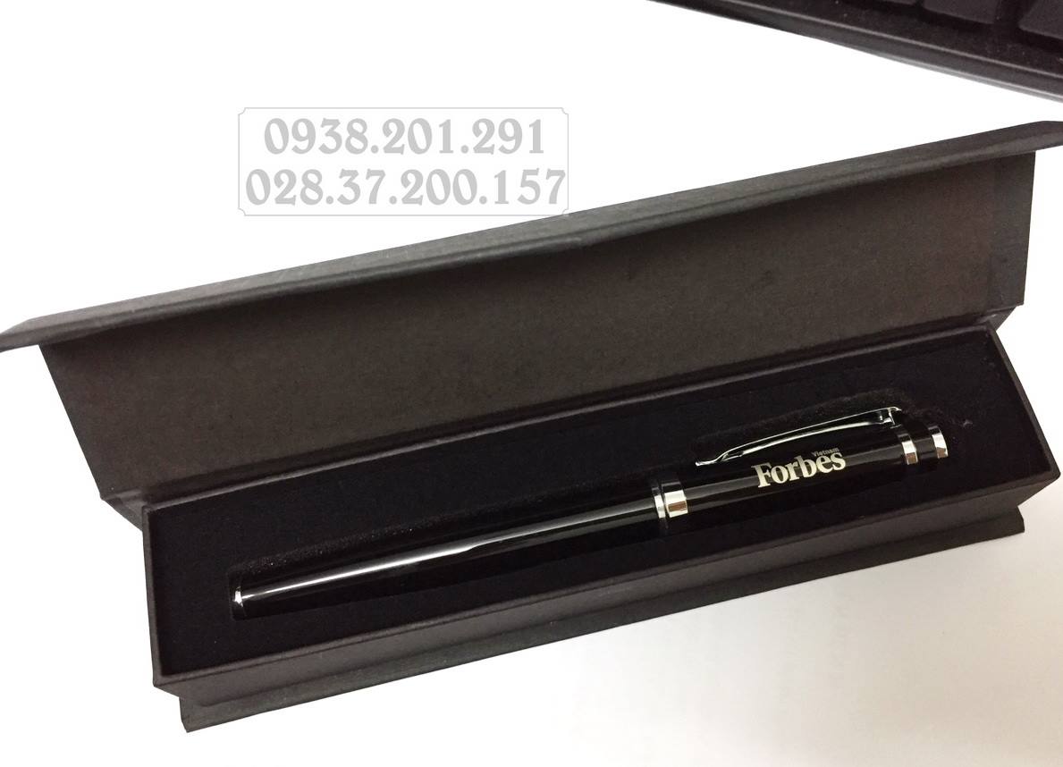 Đặt khắc in bút quà tặng có logo công ty tặng khách hàng giá rẻ nhất tphcm Đặt khắc in bút quà tặng có logo công ty tặng khách hàng giá rẻ nhất tphcm