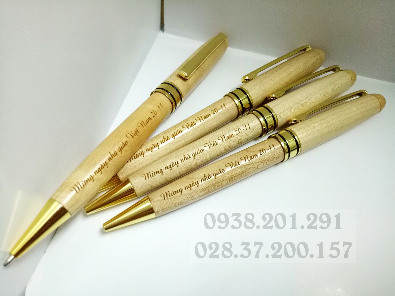 Bộ bút gỗ khắc tên làm quà tặng thầy cô ngày nhà giáo 20 11 đẹp ý nghĩa giá rẻ Bộ bút gỗ khắc tên làm quà tặng thầy cô ngày nhà giáo 20 11 đẹp ý nghĩa giá rẻ