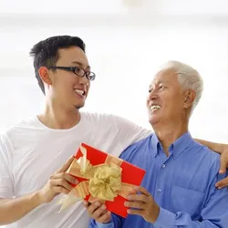 Sinh nhật bố nên tặng gì - Quà tặng ý nghĩa nhất 2021 cho gia đình