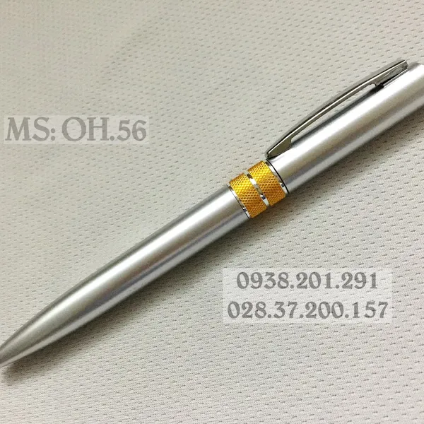 Bút bi nhựa màu bạc phối vàng cam OH.56