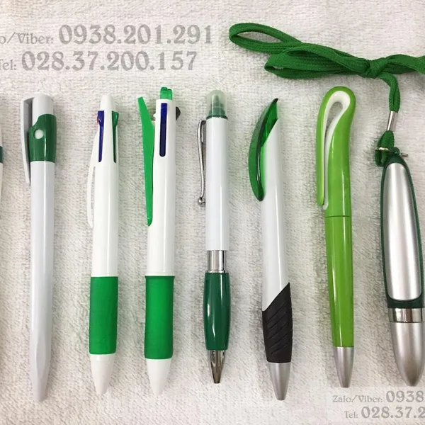 Các mẫu bút bi nhựa màu xanh lá cây
