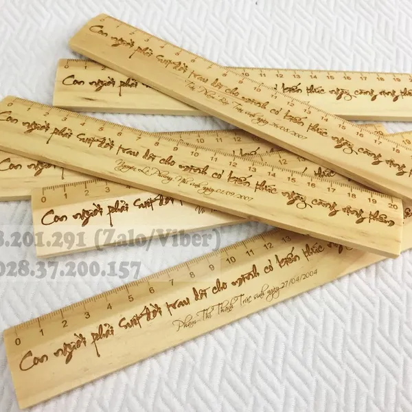 Thước gỗ khắc tên quà tặng học sinh