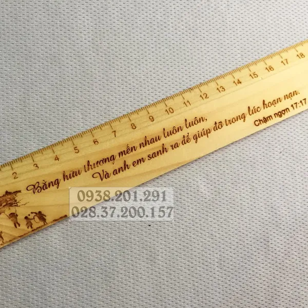 Thước kẻ gỗ khắc tên logo làm quà tặng độc đáo