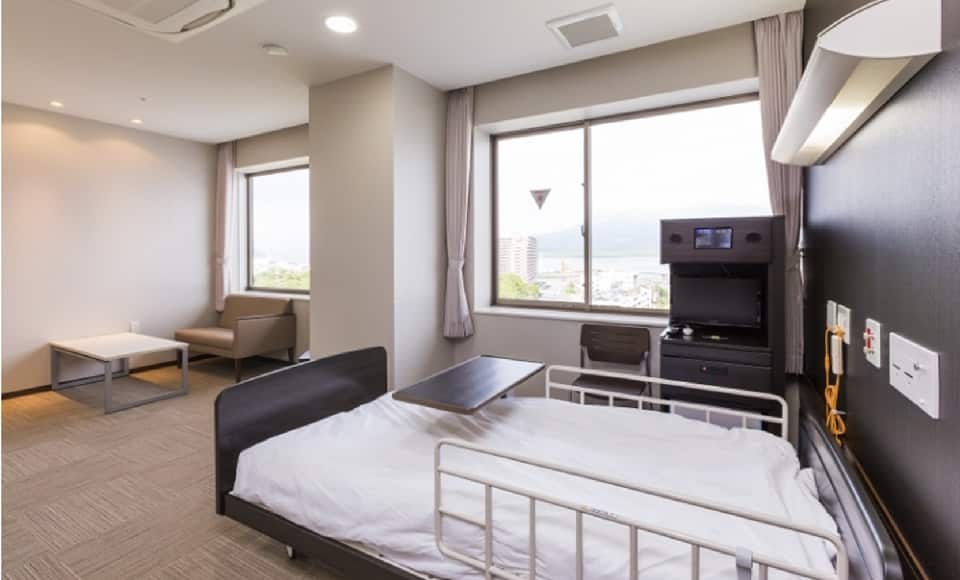 Phòng đặc biệt: Được trang bị phòng tắm và nhà vệ sinh để phục vụ bệnh nhân và người thăm một cách thoải mái.