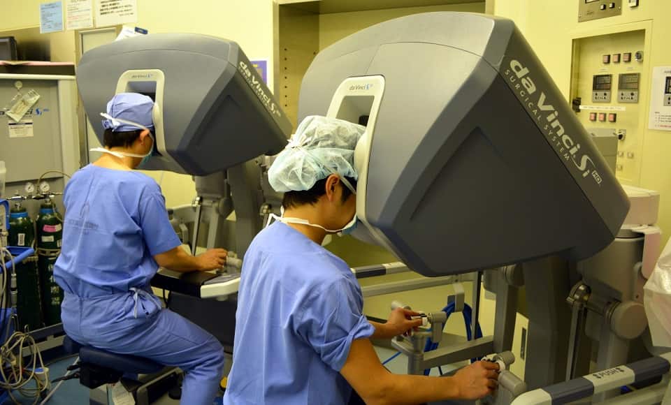 Phẫu thuật hỗ trợ bằng robot (Da Vinci)
