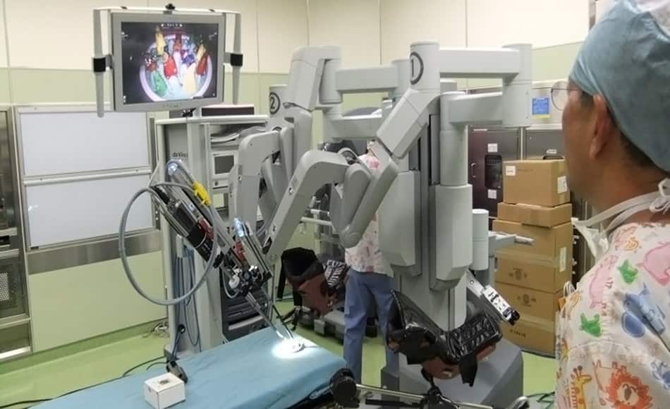 Phẫu thuật hỗ trợ bằng robot (da Vinci)