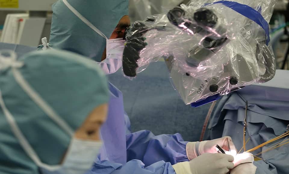 Phẫu thuật thần kinh