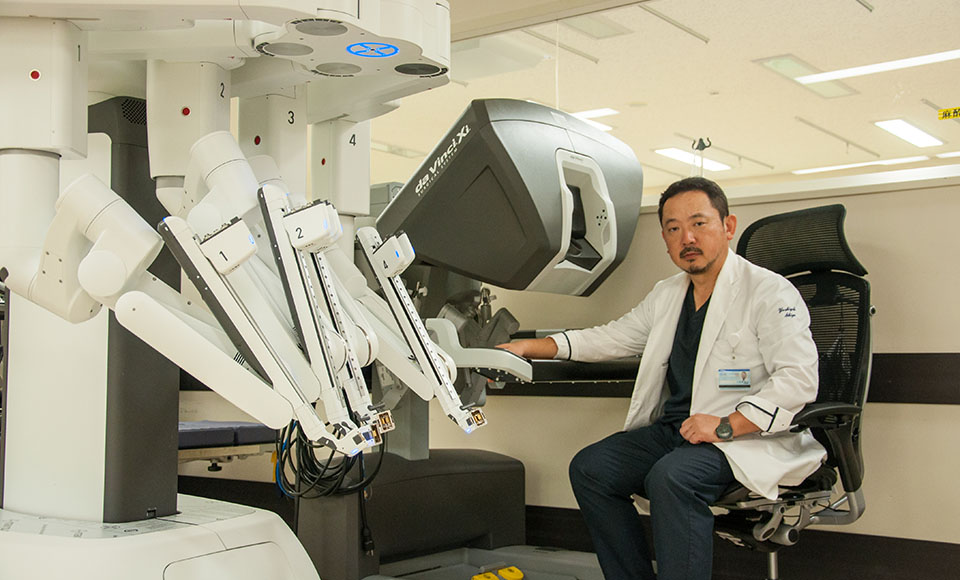 Phòng mổ: Robot hỗ trợ phẫu thuật da Vinci