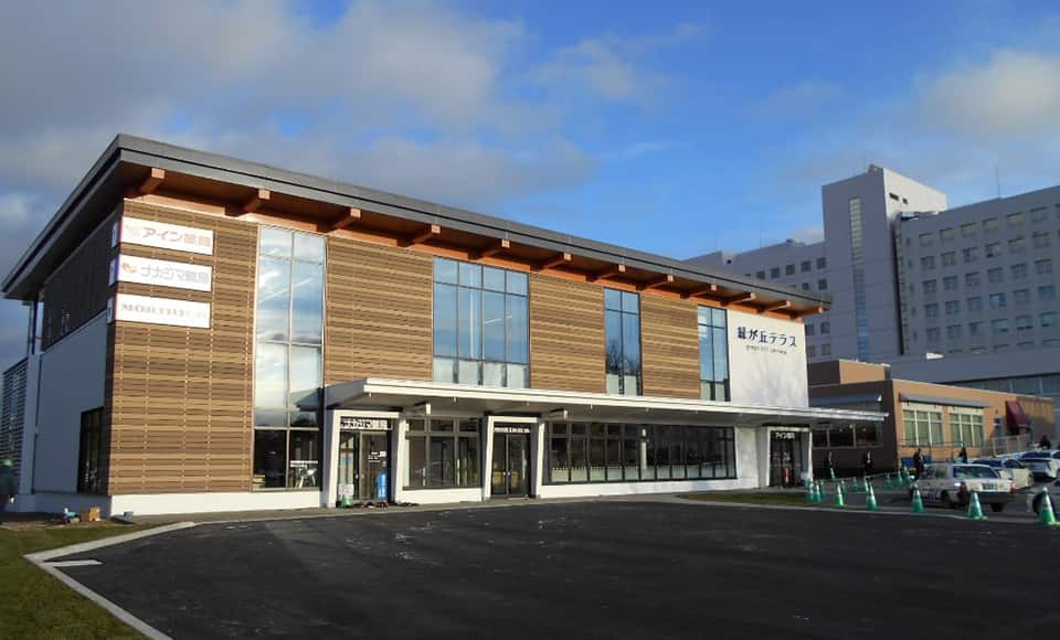 Quán cafe và hiệu thuốc