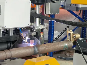 Máy Hàn Tự Động Con Lăn Áp Lực: 5 Ưu Điểm Vượt Trội Đánh Bại Phương Pháp Hàn Thủ Công Truyền Thống