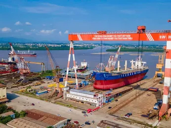 Bí Quyết Bảo Quản Thiết Bị Điện Tử Trong Môi Trường Ẩm Mặn Nhà Máy Đóng Tàu