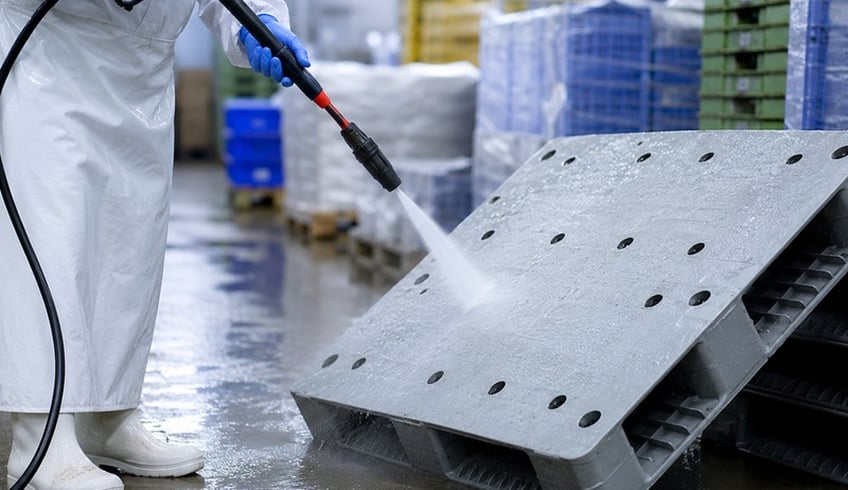 Hướng dẫn vệ sinh pallet nhựa đúng quy trình