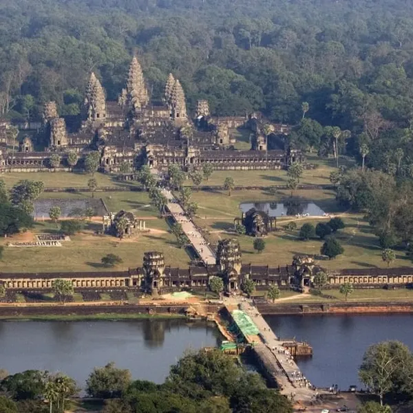 8 DAYS IN VIETNAM AND CAMBODIA 