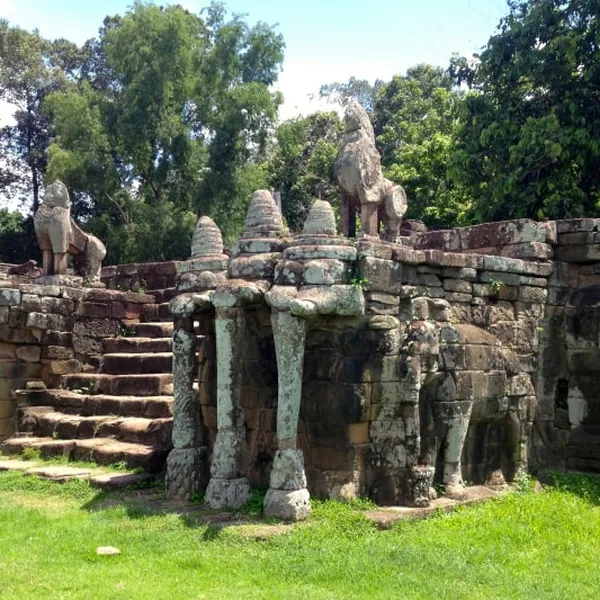 8 DAYS IN VIETNAM AND CAMBODIA 