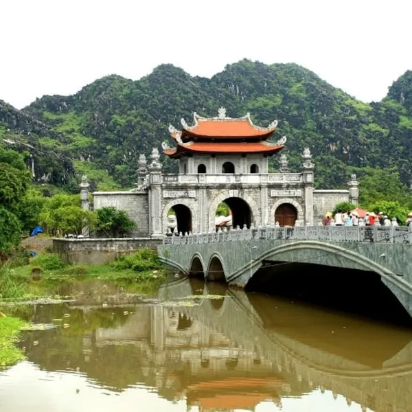 8 DAYS IN VIETNAM AND CAMBODIA 