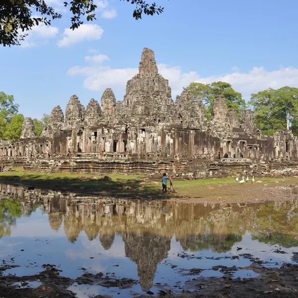 TINH HOA CỦA VIỆT NAM VÀ CAMPUCHIA