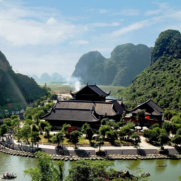 HÀ NỘI – HẠ LONG TRÊN TÀU – TRÀNG AN (5 NGÀY 4 ĐÊM )