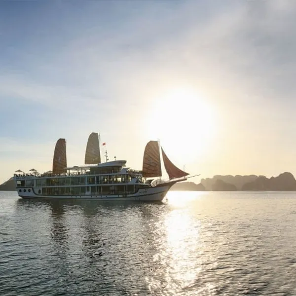 Luxury Tour to North of Vietnam: Hanoi – Halong Bay		