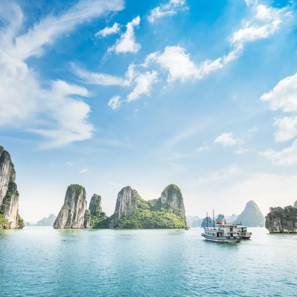 HANOI - HA LONG AT HOTEL - BAI DINH - TRANG AN (5 Days -4 Nights)