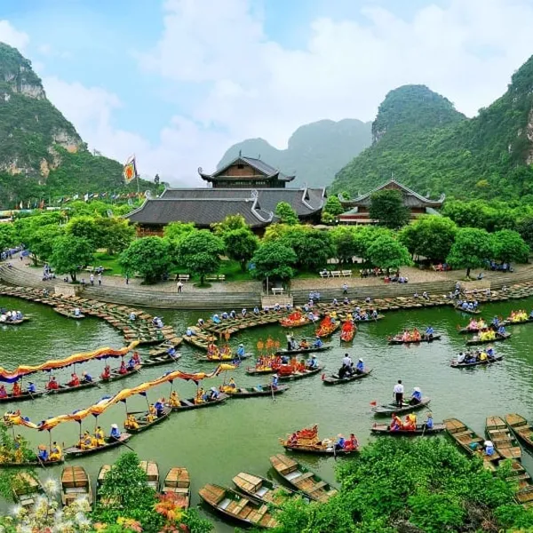 HANOI - HA LONG AT HOTEL - BAI DINH - TRANG AN (5 Days -4 Nights)
