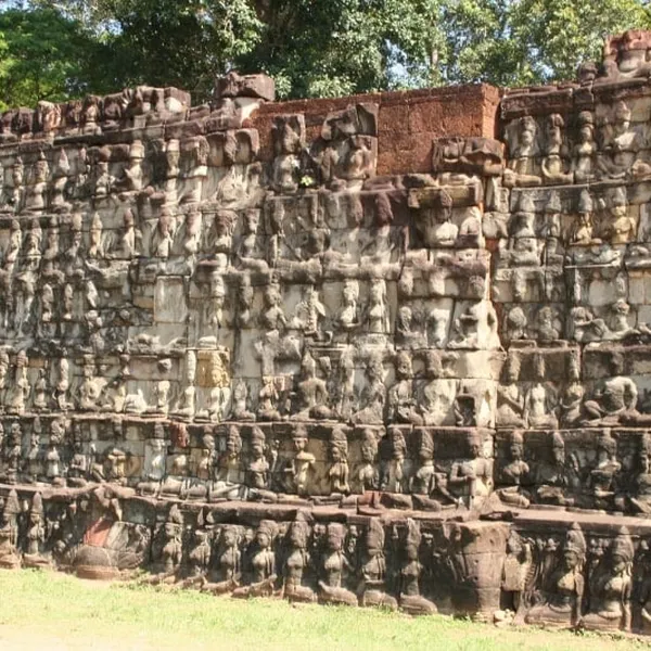 TOUR DU LỊCH VIỆT NAM VÀ CAMPUCHIA: THEO DÕI CON ĐƯỜNG VĂN HÓA