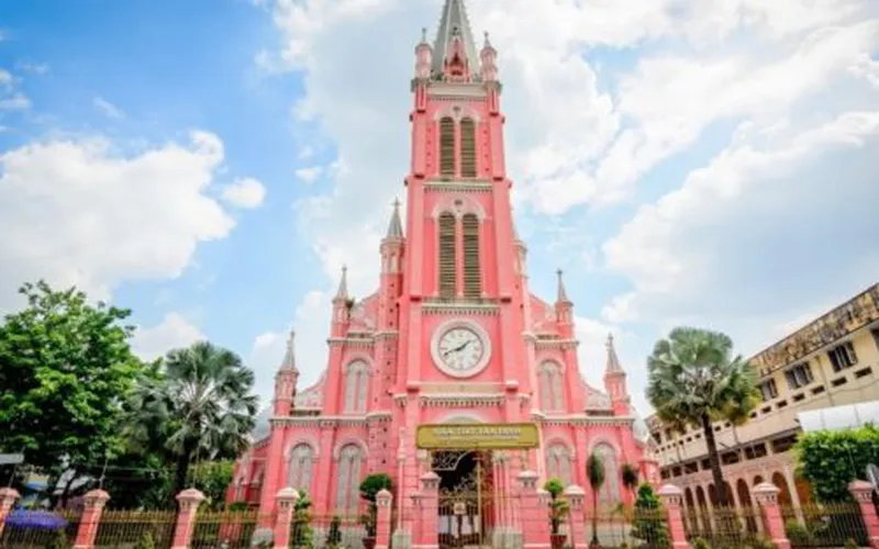 EXPLORING SAIGON TO HANOI IN 10 DAYS