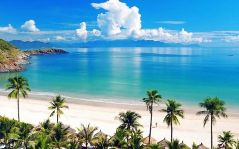 VIETNAM HOLIDAY WITH BEACH BREAK IN NHA TRANG