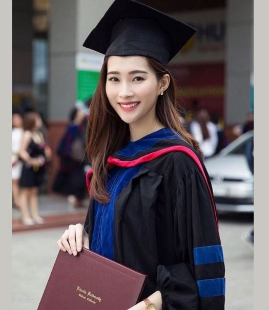 Mũ áo cử nhân mặc trong ngày tốt nghiệp Mũ áo cử nhân mặc trong ngày tốt nghiệp