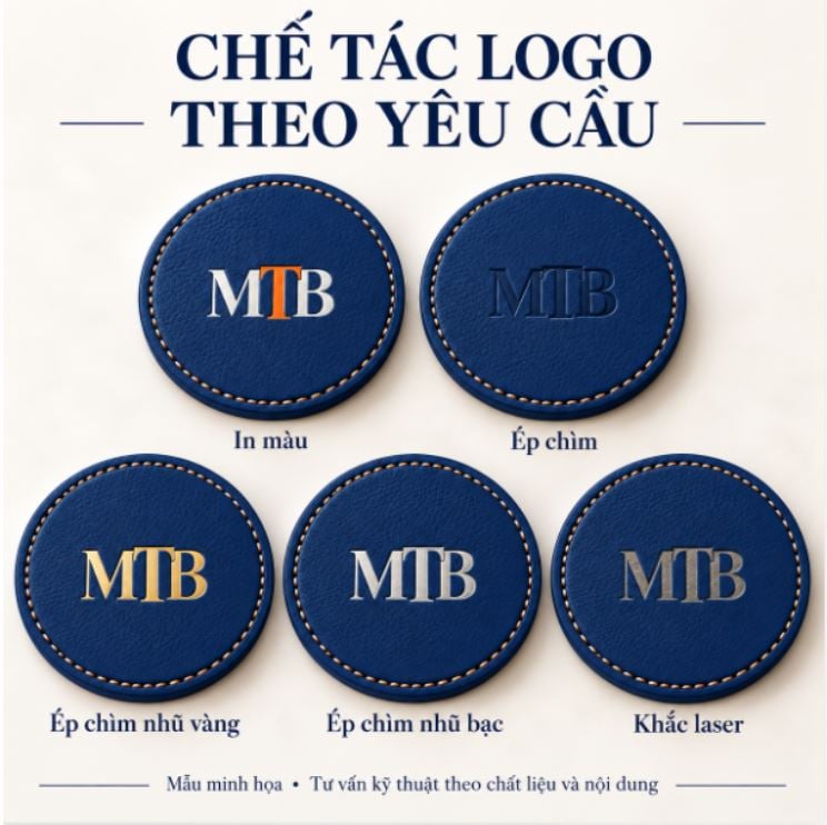 Đế lót ly da màu xanh dương logo nhũ bạc sử dụng dưới ly đồ uống trên bàn Đế lót ly da màu xanh dương logo nhũ bạc sử dụng dưới ly đồ uống trên bàn