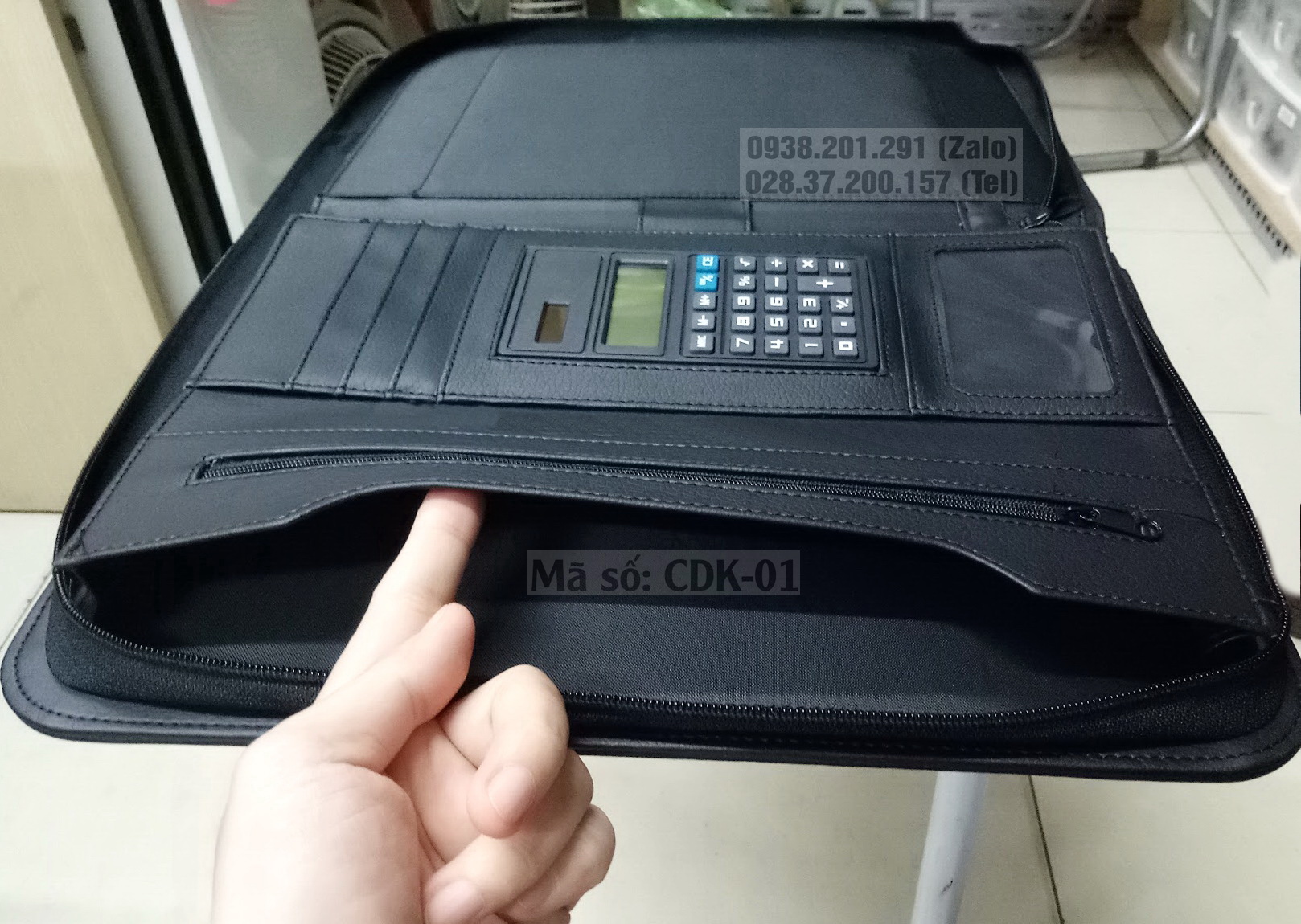 Bìa hồ sơ dây kéo đẹp màu đen a4 ép logo theo yêu cầu giá rẻ tphcm Bìa hồ sơ dây kéo đẹp màu đen a4 ép logo theo yêu cầu giá rẻ tphcm