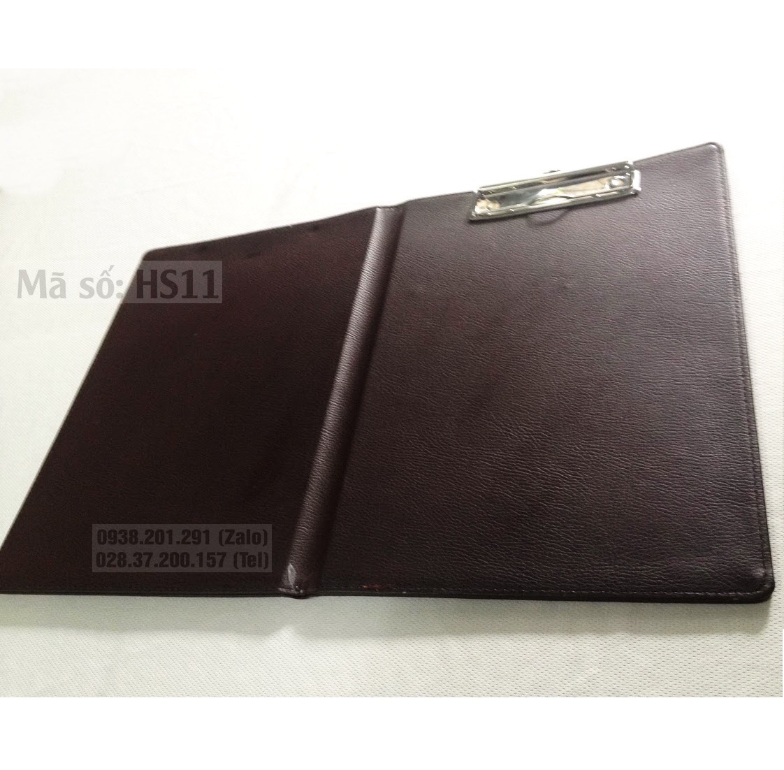 Bìa hồ sơ trình ký có nẹp kim loại ép logo ở ngoài bìa màu nâu Sóng Việt, kích thước A4 Bìa hồ sơ trình ký có nẹp kim loại ép logo ở ngoài bìa màu nâu Sóng Việt, kích thước A4