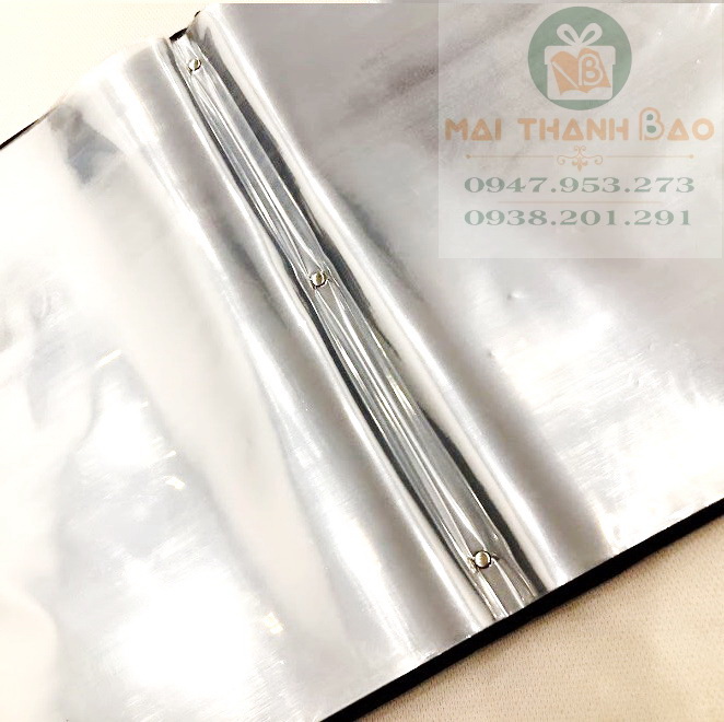 Bìa menu da simili loại dài, có các lá nhựa trong ở bên trong để nhét tờ menu Bìa menu da simili loại dài, có các lá nhựa trong ở bên trong để nhét tờ menu