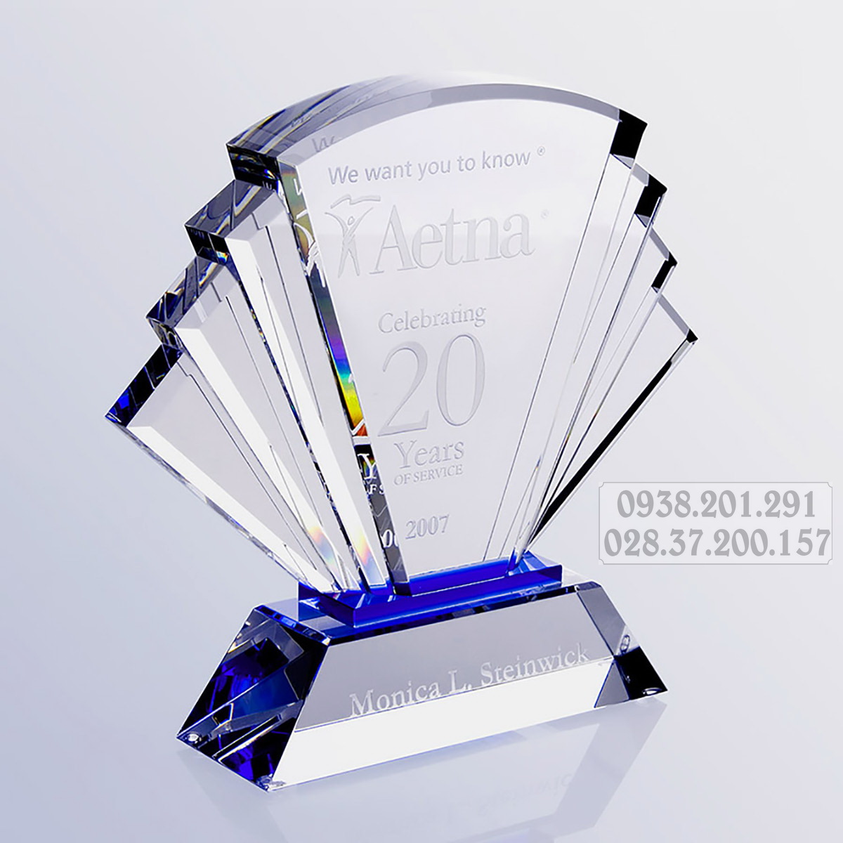 Kỷ niệm chương thủy tinh pha lê hình cánh quạt giá rẻ tphcm Kỷ niệm chương thủy tinh pha lê hình cánh quạt giá rẻ tphcm