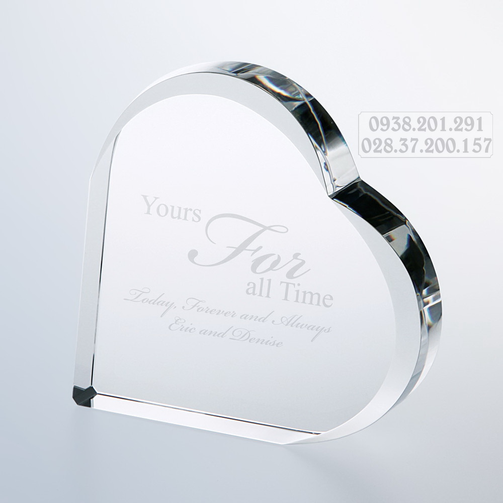 Kỷ niệm chương hình trái tim cúp khắc tên làm quà tặng giá rẻ Kỷ niệm chương hình trái tim cúp khắc tên làm quà tặng giá rẻ