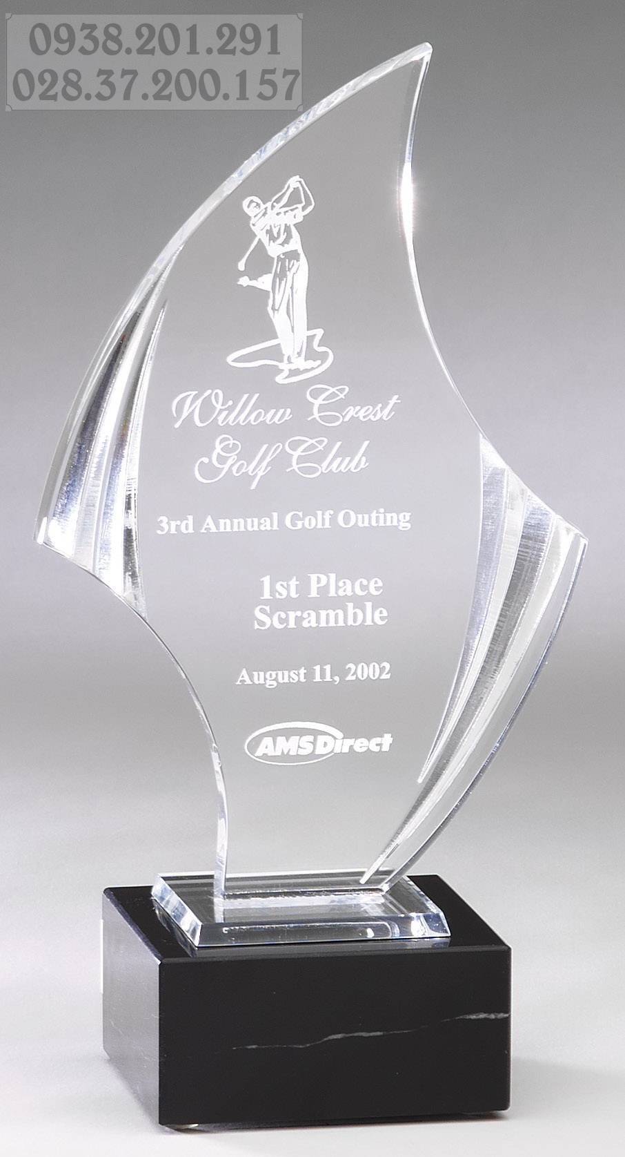 Kỷ niệm chương thủy tinh pha lê hình lưỡi hái giá rẻ tphcm Kỷ niệm chương thủy tinh pha lê hình lưỡi hái giá rẻ tphcm