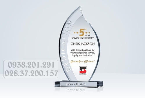 Kỷ niệm chương sản xuất giá rẻ hình thoi, cánh buồm khắc tên quà tặng Kỷ niệm chương sản xuất giá rẻ hình thoi, cánh buồm khắc tên quà tặng