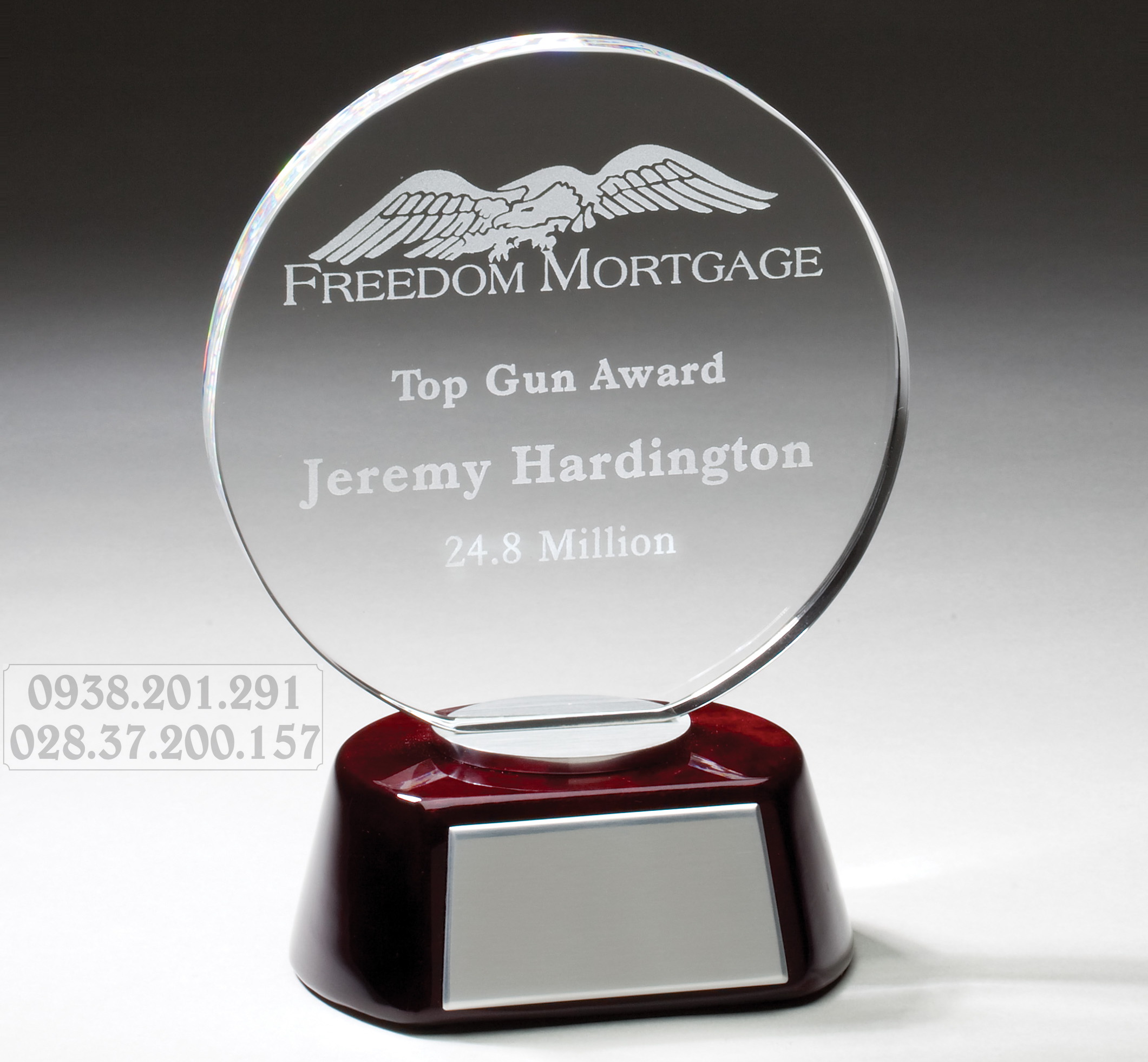 Kỷ niệm chương hình tròn pha lê thủy tinh khắc chữ giá rẻ tphcm Kỷ niệm chương hình tròn pha lê thủy tinh khắc chữ giá rẻ tphcm