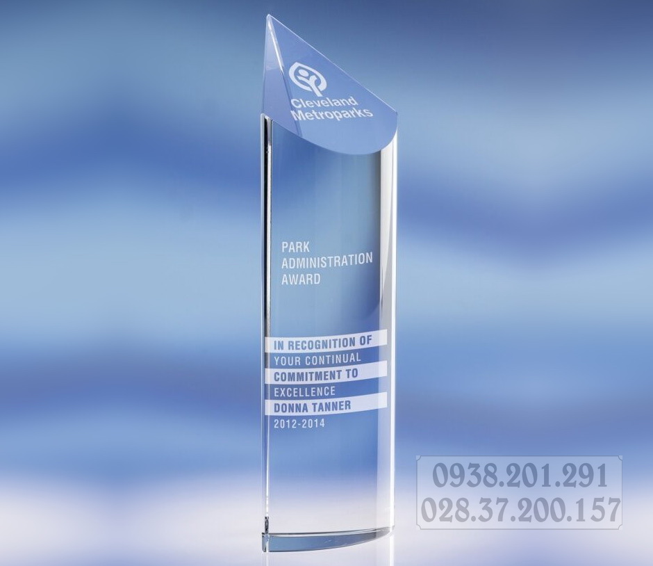 Kỷ niệm chương pha lê thủy tinh hình trụ đứng đẹp giá rẻ tphcm Kỷ niệm chương pha lê thủy tinh hình trụ đứng đẹp giá rẻ tphcm