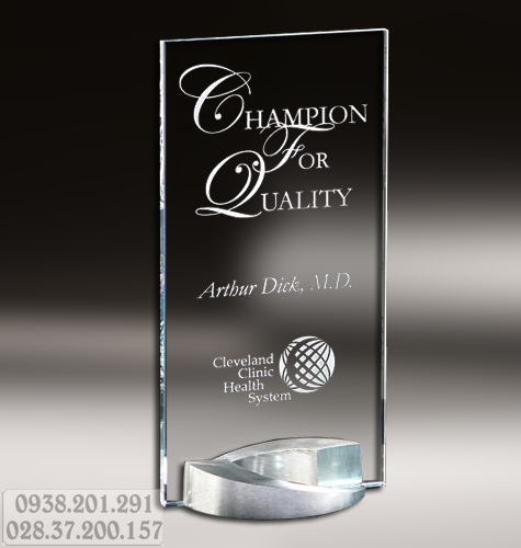 Kỷ niệm chương hình tấm bảng dạng vuông pha lê thủy tinh giá rẻ tphcm Kỷ niệm chương hình tấm bảng dạng vuông pha lê thủy tinh giá rẻ tphcm