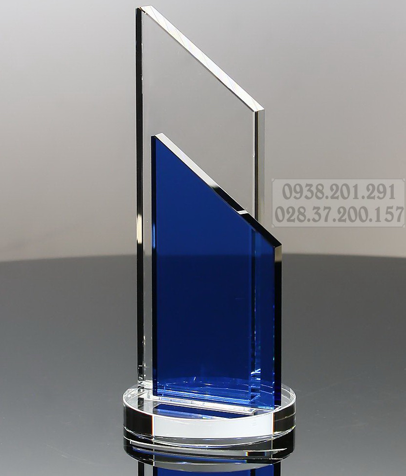 Kỷ niệm chương pha lê thủy tinh hình trụ đứng đẹp giá rẻ tphcm Kỷ niệm chương pha lê thủy tinh hình trụ đứng đẹp giá rẻ tphcm