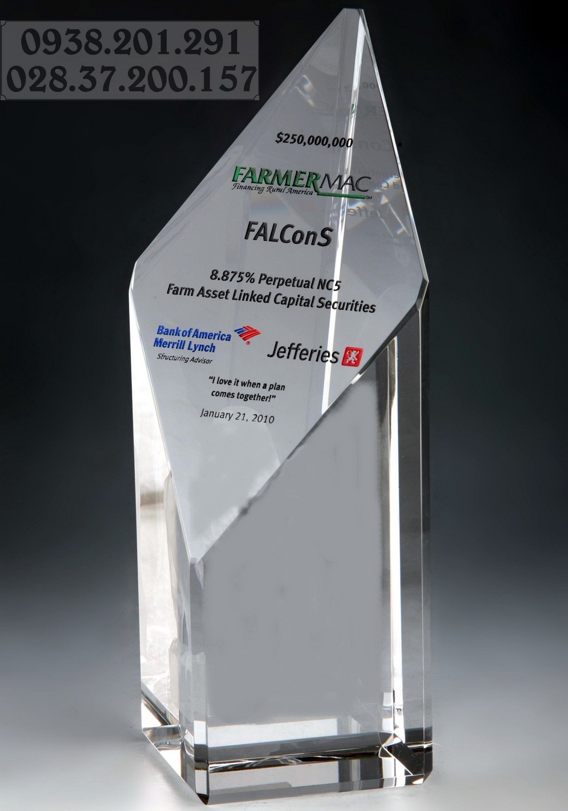 Kỷ niệm chương pha lê thủy tinh hình trụ đứng đẹp giá rẻ tphcm Kỷ niệm chương pha lê thủy tinh hình trụ đứng đẹp giá rẻ tphcm