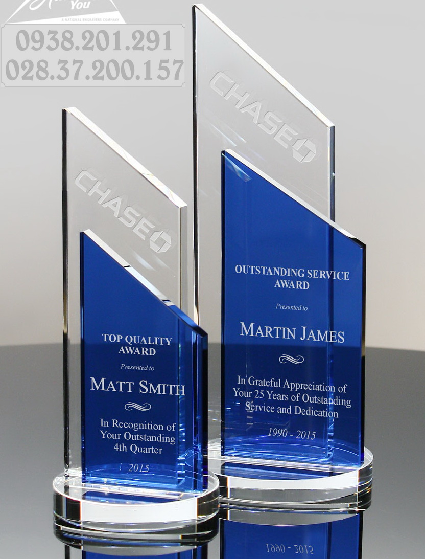 Kỷ niệm chương pha lê thủy tinh hình trụ đứng đẹp giá rẻ tphcm Kỷ niệm chương pha lê thủy tinh hình trụ đứng đẹp giá rẻ tphcm