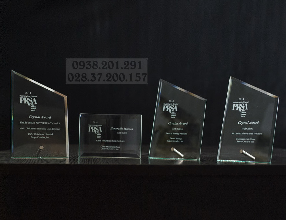 Kỷ niệm chương hình tấm bảng dạng vuông pha lê thủy tinh giá rẻ tphcm Kỷ niệm chương hình tấm bảng dạng vuông pha lê thủy tinh giá rẻ tphcm