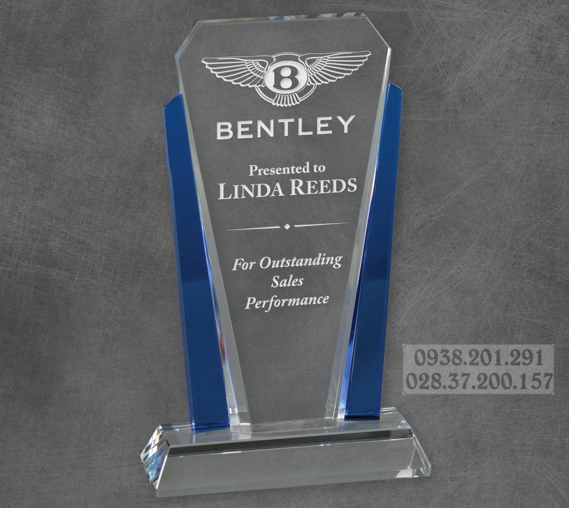 Kỷ niệm chương hình tấm bảng dạng vuông pha lê thủy tinh giá rẻ tphcm Kỷ niệm chương hình tấm bảng dạng vuông pha lê thủy tinh giá rẻ tphcm