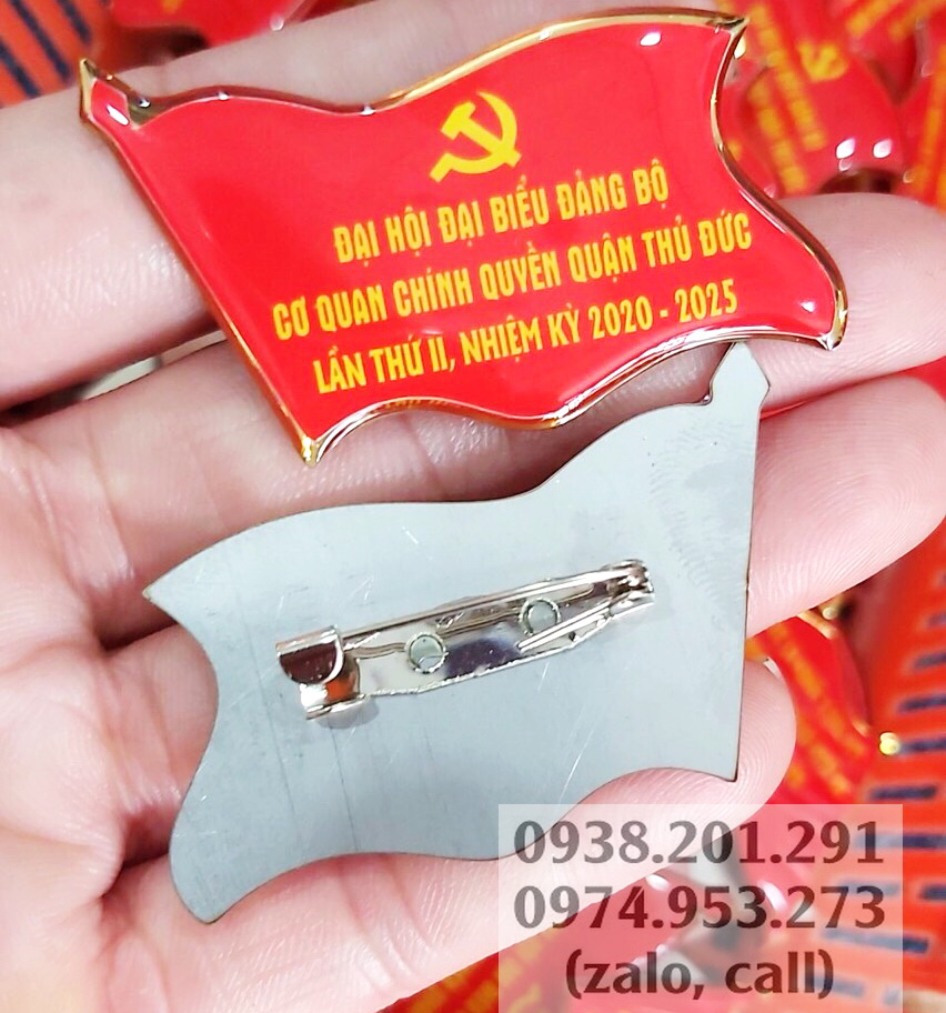 Sản xuất huy hiệu lá cờ đảng đeo ngực áo đại hội đảng đẹp giá rẻ nhất tphcm Sản xuất huy hiệu lá cờ đảng đeo ngực áo đại hội đảng đẹp giá rẻ nhất tphcm