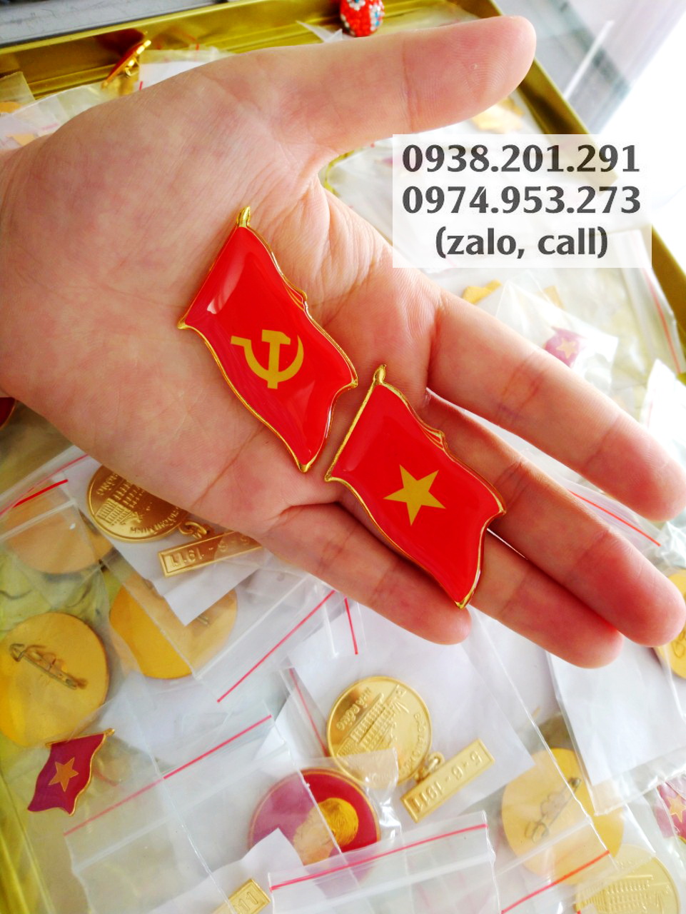 Sản xuất huy hiệu lá cờ đảng đeo ngực áo đại hội đảng đẹp giá rẻ nhất tphcm Sản xuất huy hiệu lá cờ đảng đeo ngực áo đại hội đảng đẹp giá rẻ nhất tphcm