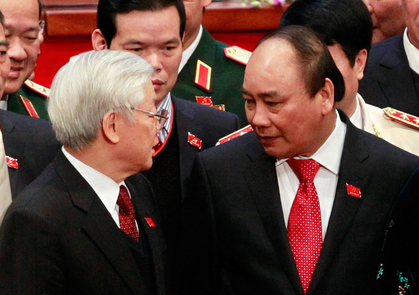 Sản xuất huy hiệu lá cờ đảng đeo ngực áo đại hội đảng đẹp giá rẻ nhất tphcm Sản xuất huy hiệu lá cờ đảng đeo ngực áo đại hội đảng đẹp giá rẻ nhất tphcm