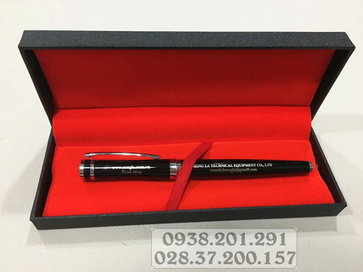 Hộp đựng bút cao cấp màu đen đỏ in logo theo yêu cầu Hộp đựng bút cao cấp màu đen đỏ in logo theo yêu cầu