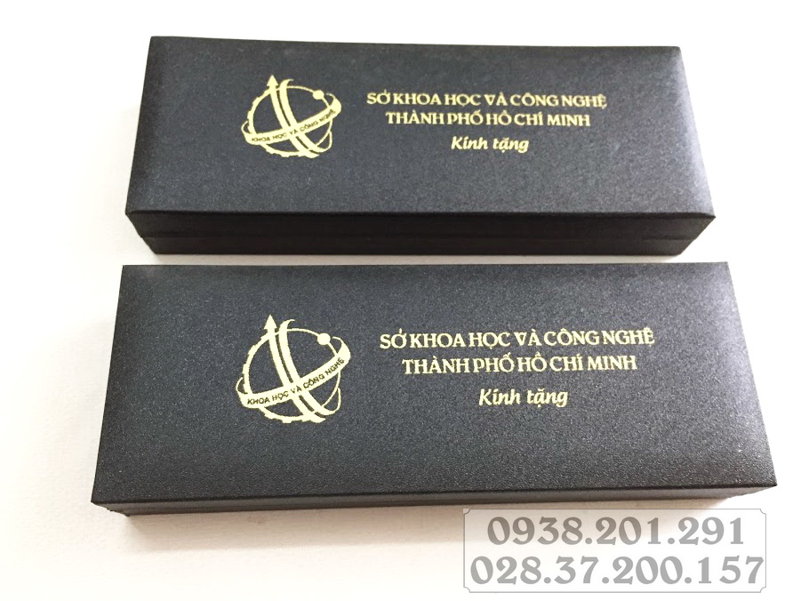 Hộp đựng bút cao cấp màu đen đỏ in logo theo yêu cầu Hộp đựng bút cao cấp màu đen đỏ in logo theo yêu cầu