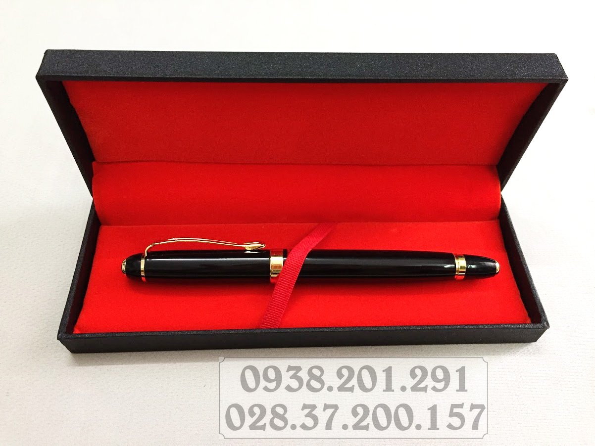 Hộp đựng bút cao cấp màu đen đỏ in logo theo yêu cầu Hộp đựng bút cao cấp màu đen đỏ in logo theo yêu cầu